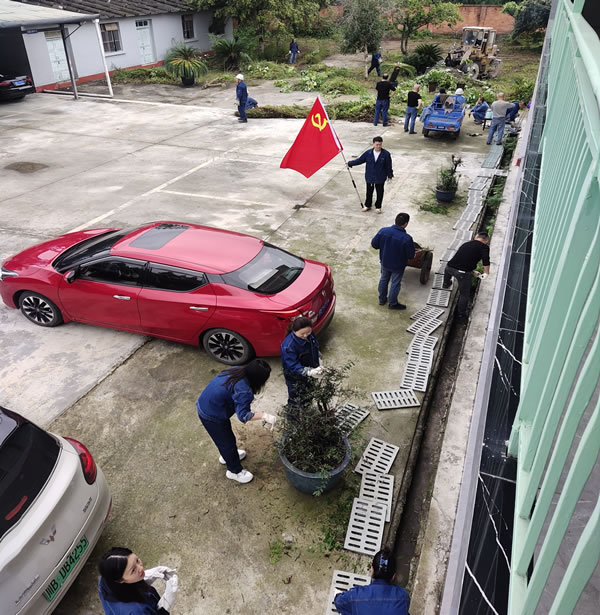 美化環(huán)境凝人心 雨中堅(jiān)守顯真情——隆山科峰公司黨支部開展主題黨日活動(dòng)5.jpg 美化環(huán)境凝人心 雨中堅(jiān)守顯真情——隆山科峰公司黨支部開展主題黨日活動(dòng)5.jpg